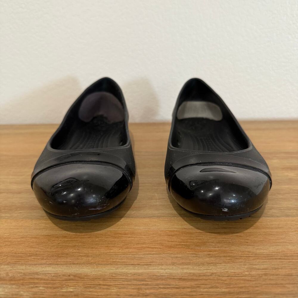 Crocs Gianna Alice Black Flexible Patent Cap Toe Rubber Ballet Flats Size 7 - Picture 3 of 11